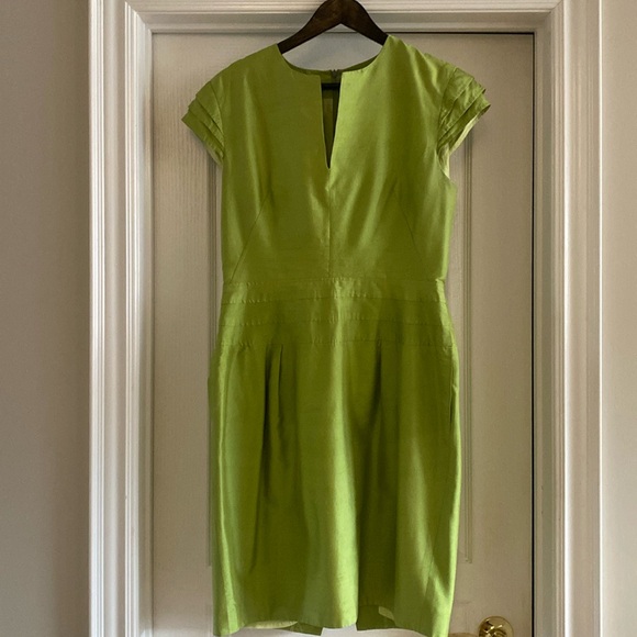 Superb green dress perfect condition - Picture 1 of 10